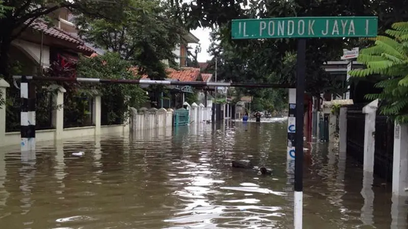 Tak Kuat Hadapi Banjir, 10 Unit Pompa Rusak Banjir menggenangi daerah Pondok Karya. Foto : Ist