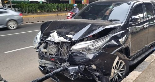 Terungkap! Fortuner yang Tabrak 5 Mobil di Jaktim Pakai Pelat Dinas Palsu Foto : Ist