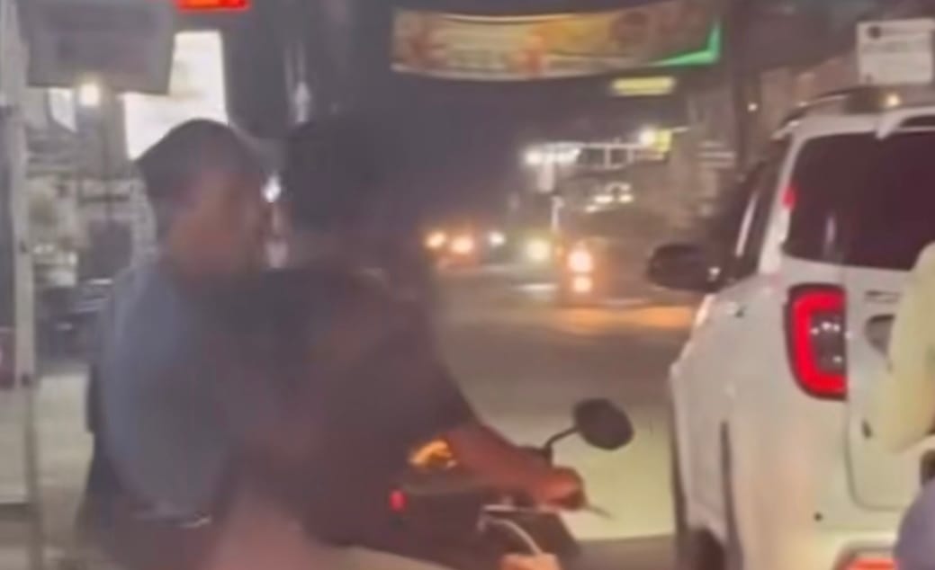 Viral! Wanita Teriaki Pria yang Diduga Lecehkan Dirinya di Bekasi Foto : Ist