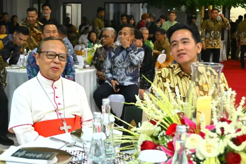 Wapres Gibran Hadiri Syukuran 75 Tahun Kardinal Suharyo Wapres Gibran menghadiri perayaan ulang tahun Kardinal Ignatius Suharyo ke 75. Foto : Ist