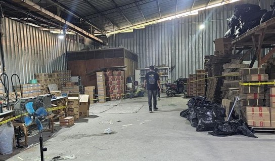 Warga Laporkan Pabrik Oli Palsu di Tangerang Tempat pembuatan oli palsu di Kecamatan Benda, Tangerang. Foto : Ist