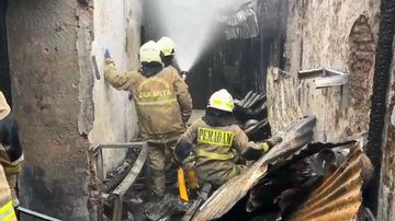 Warung Di Jl Jatinegara Barat Raya Terbakar Foto : Ist