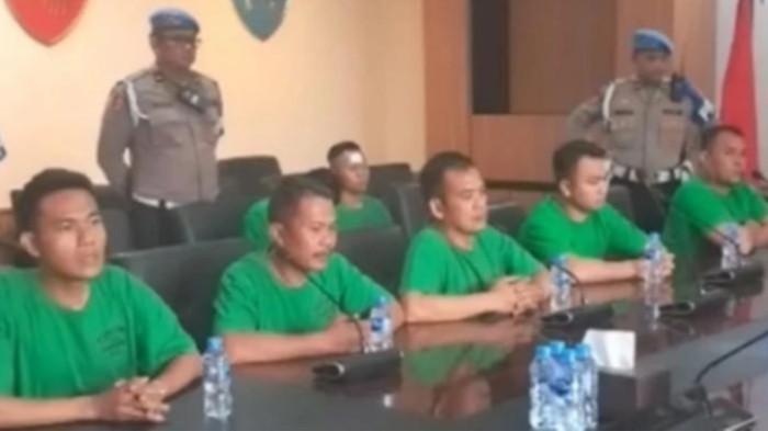 7 Personel Brimob Ditahan Divpropam Polri Usai Tabrakan Maut Dengan Ojol Tujuh personel Brigade Mobil (Brimob) resmi ditahan Divisi Profesi dan Pengamanan (Divpropam) Polri. Foto : Ist