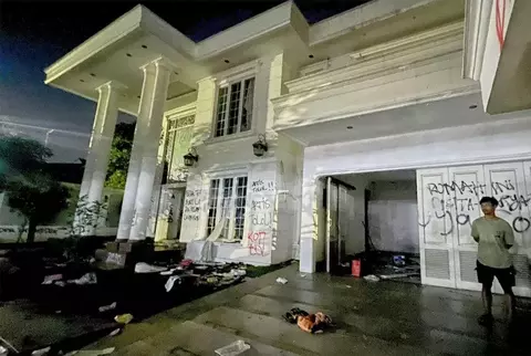 9 Terduga Pelaku Penjarahan Rumah Uya Kuya Ditangkap Rumsh Uya Kuya. Foto : Ist