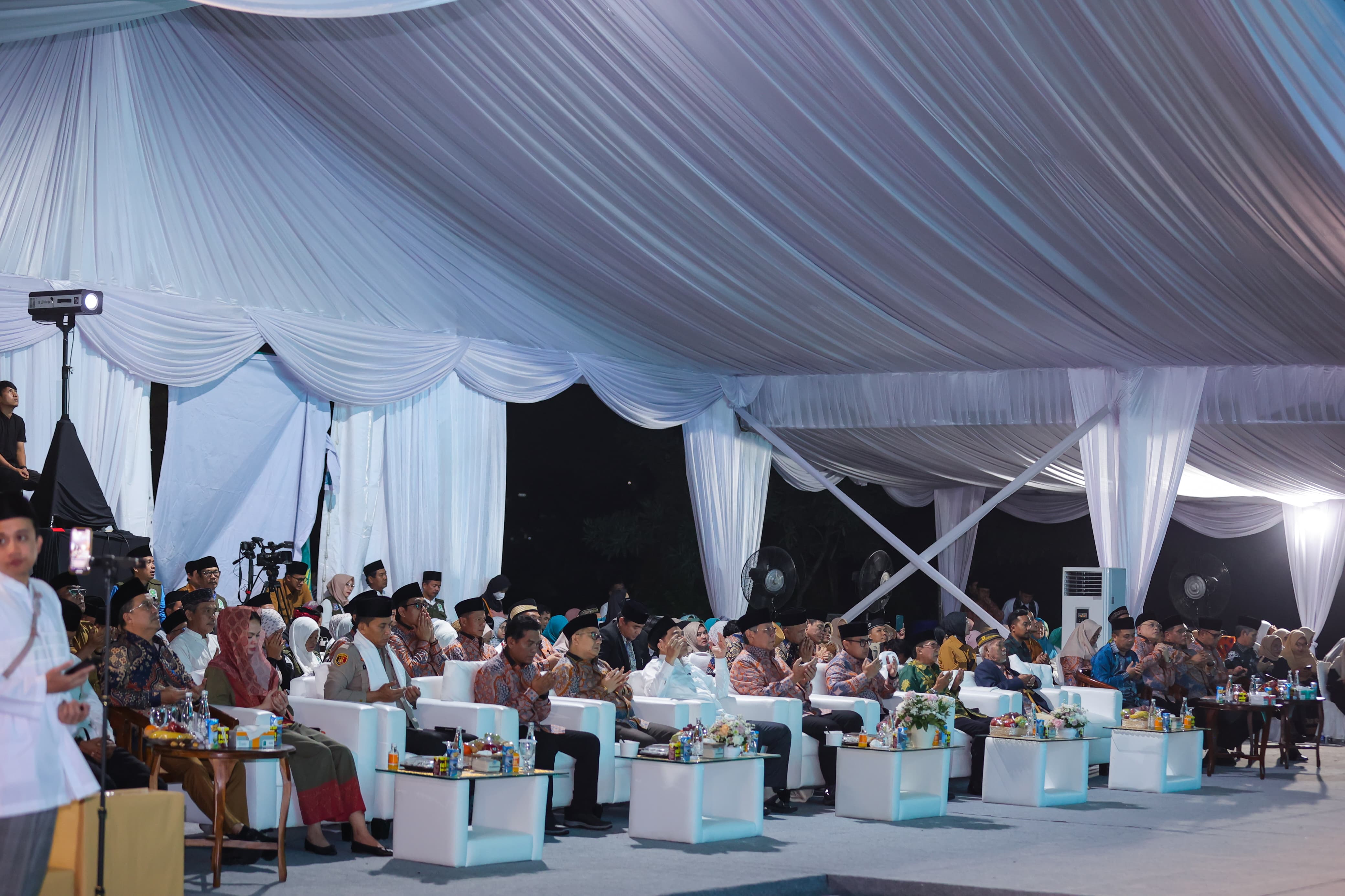 Jajaran Dewan Pengurus Cabang (DPC) serta Pengurus Ranting Majelis Taklim Al Hidayah se-Kecamatan Ciputat Timur resmi dilantik masa bakti 2025-2030. Foto : Ist