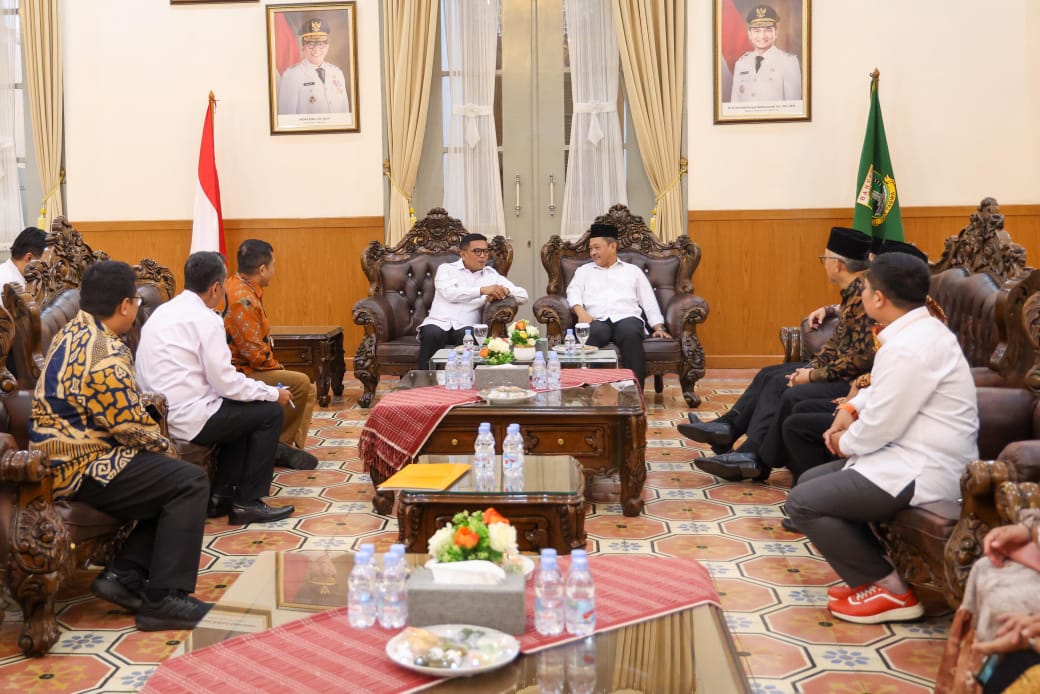Gubernur Banten Andra Soni saat menerima Dewan Pengurus Tingkat Wilayah Partai Keadilan Sejahtera (DPTW PKS) Provinsi Banten dan Fraksi PKS DPRD Provinsi Banten. Foto : Humas Pemprov