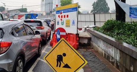 Arus Lalu Lintas di Ciputat Arah Lebak Bulus Macet, Ada Proyek Galian Foto : Ist