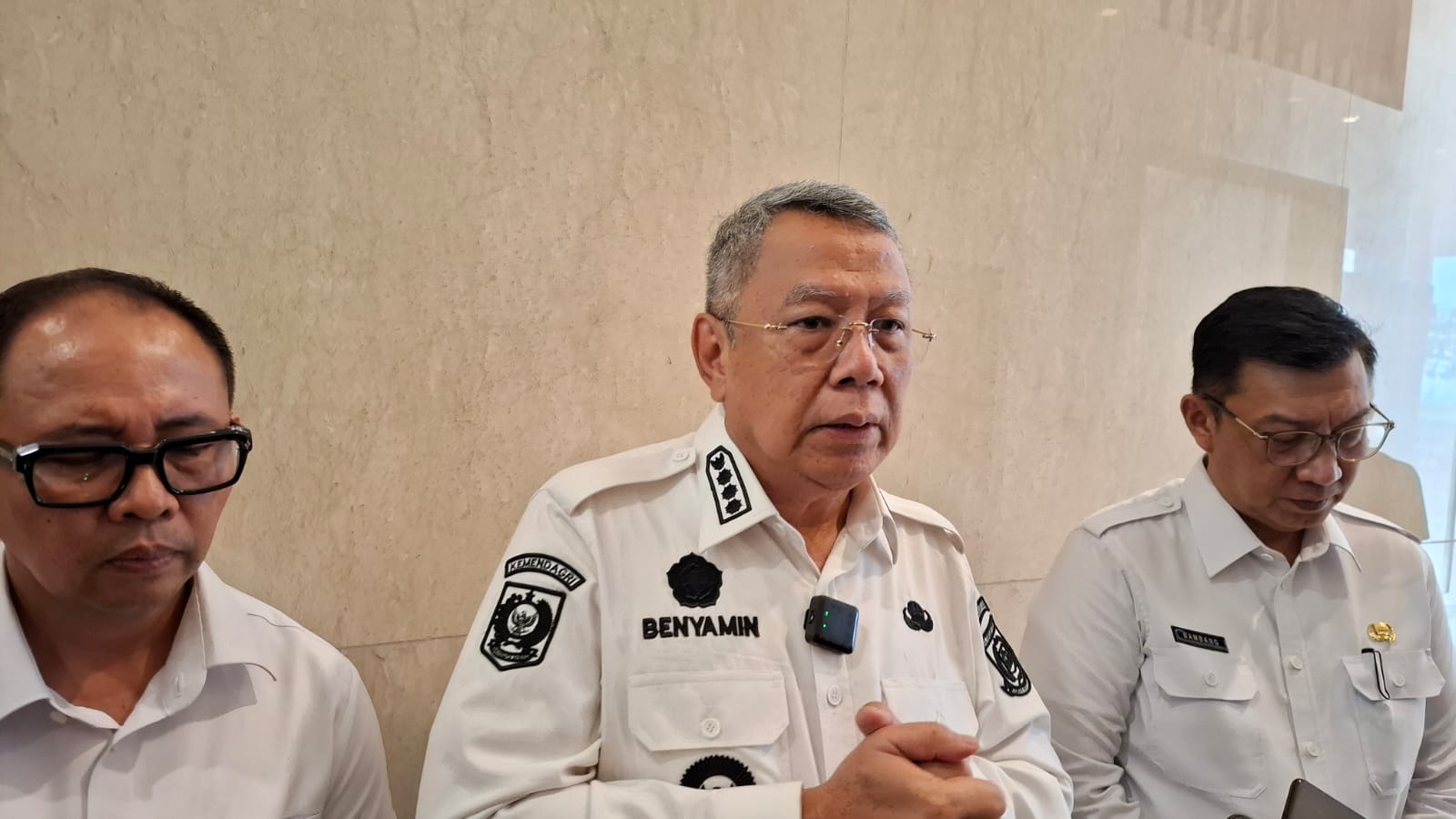 Wali Kota Tangsel, Benyamin Davnie mengajak warga agar berani melaporkan pungli, Kamis (14/8).