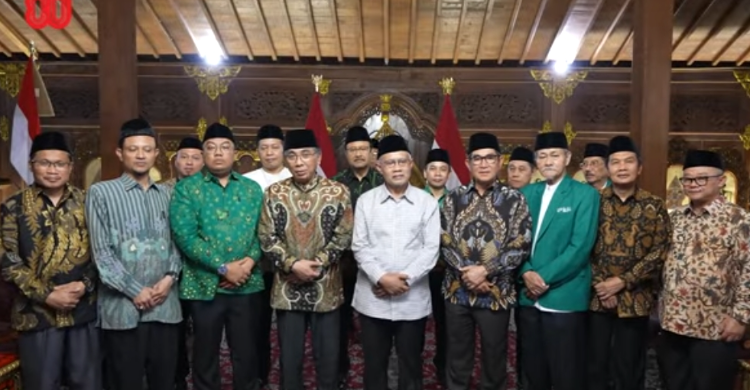 Perwakilan 16 Ormas Islam saat bertemu Presiden Prabowo di Hambalang, Bogor. Foto : Ist