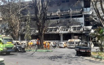 Buntut Demo Makassar, Gedung DPRD di Bakar 3 Nyawa Melayang Gedung DPRD Makassar yang dibakar pendemo. Foto : Ist