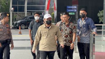 Bupati Kolaka Timur (Koltim) Abdul Azis tiba di Gedung KPK. Foto : Ist