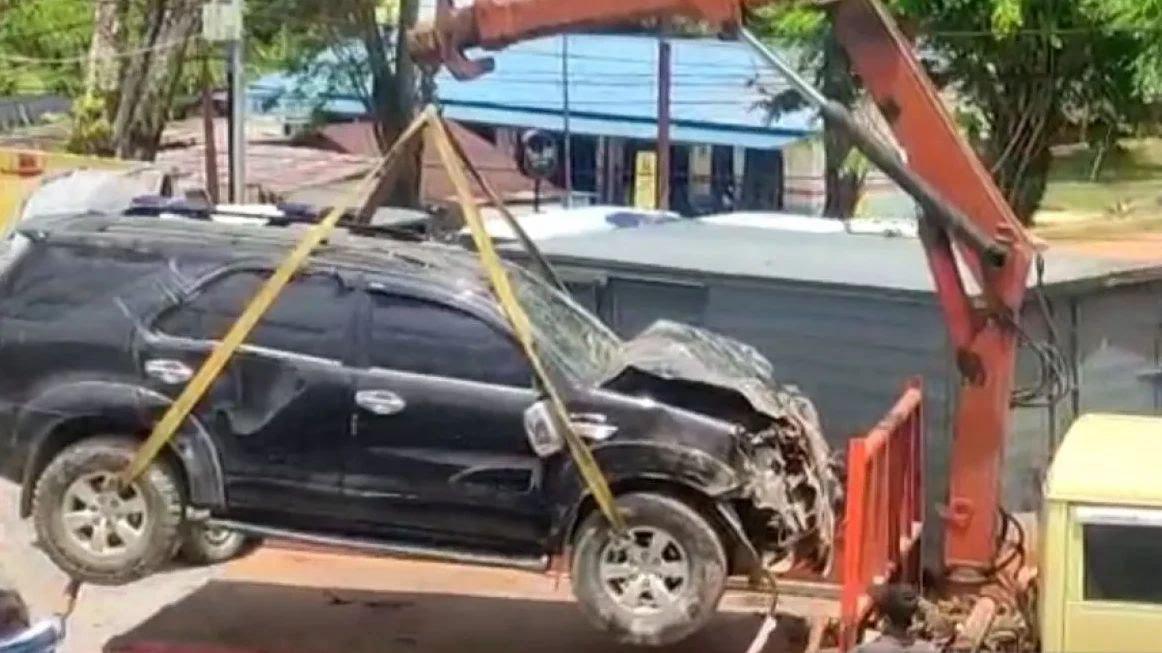 SATU MOBIL TERLIBAT KECELAKAAN MAUT DI jalan Raya Serpong, Sopir kendaraan tersebut tewas akibat kecelakaan tersebut.