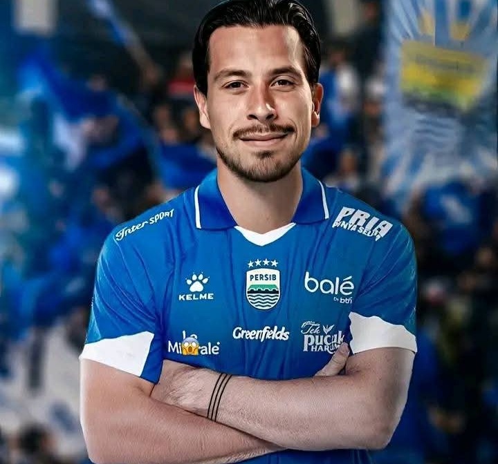 Gelandang Timnas Tom Haye Merumput Di Persib Bandung Gelandang Timnas Thom Haye. Foto : Ist