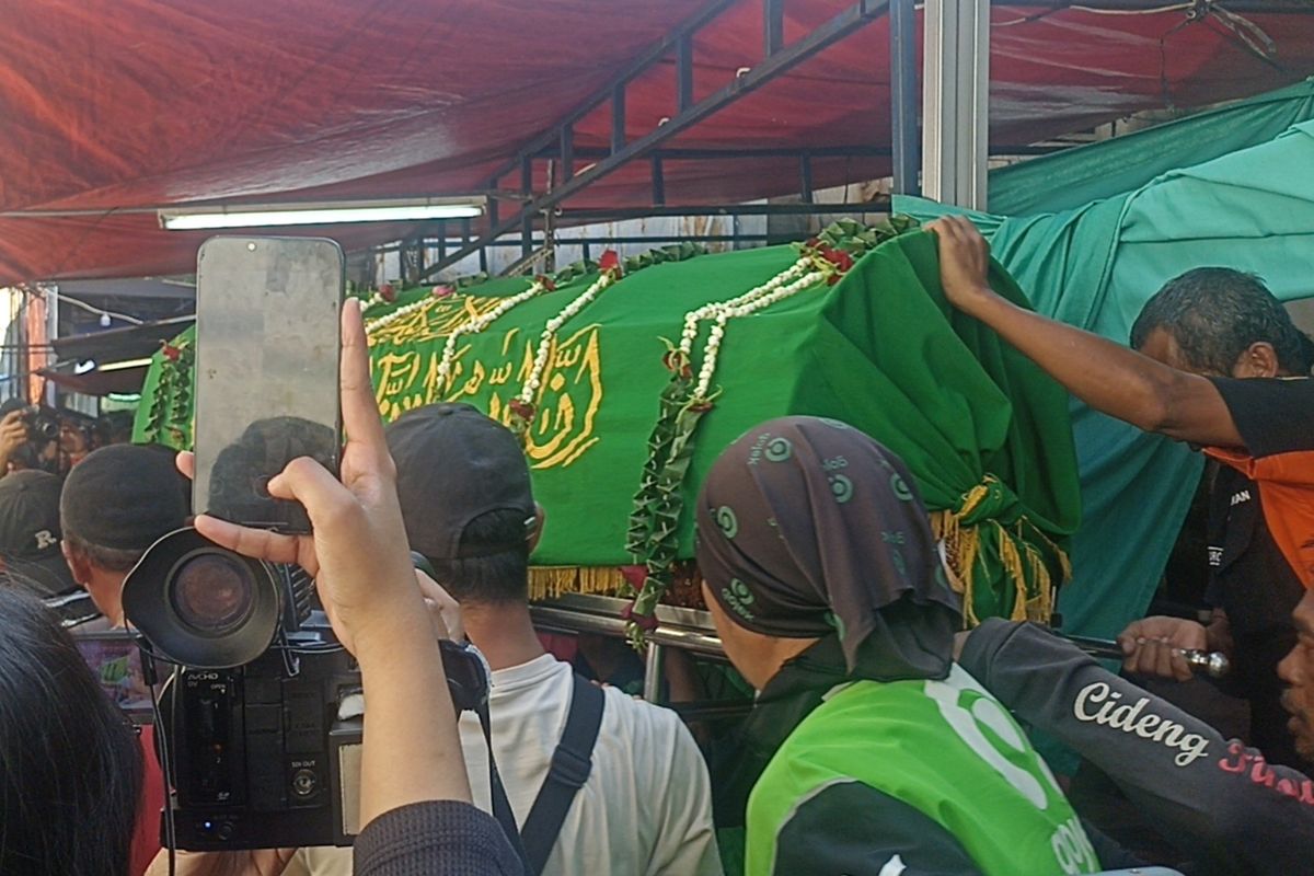 Suasana pemakaman almarhum Affan Kurniawan di TPU Karet. Foto : Ist