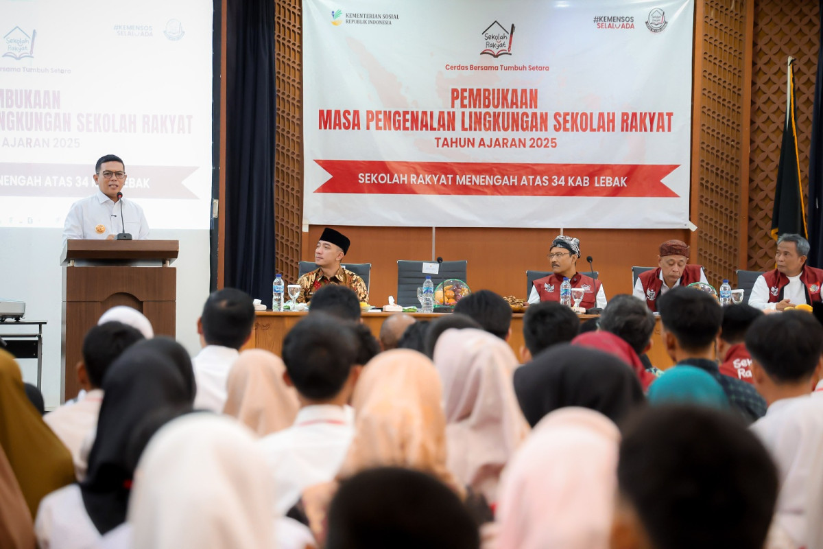 Gubernur Banten Andra Soni sedang memberikan sambutan pada saat acara pembukaan MPLSR SRMA 34 Kabupaten Lebak, di Aula BPMP Provinsi Banten Rangkasbitung, Kabupaten Lebak, Jumat (1/8).