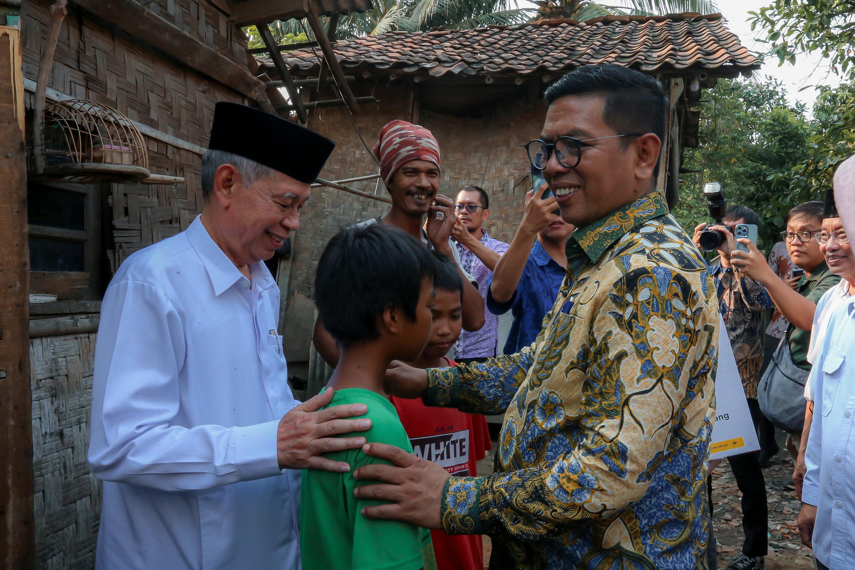 Gubernur Andra Soni pada kegiatan Pendistribusian Program Rumah Layak Huni Baznas di Kabupaten Serang. Foto : Humas Pemprov