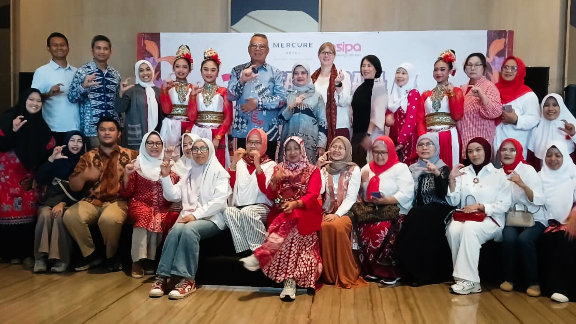 Wali Kota Tangsel, Benyamin Davnie, saat pembukaan Pasar Budaya di Prefunction Area Hotel Mercure Serpong Alam Sutera, Senin (18/08/2025). (tangselpos.id/lim)