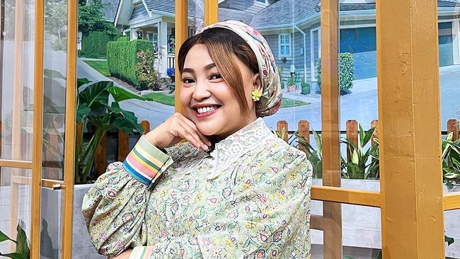 Selebritis Mpok Alpa atau Nina Carolina. Foto : Ist