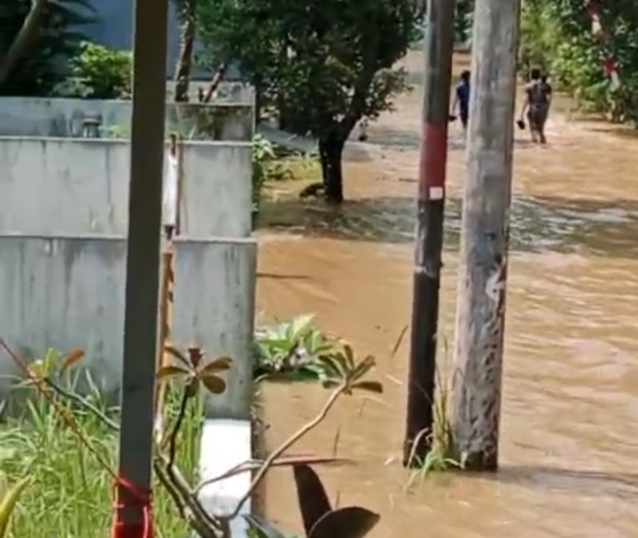 Kali Angke & Pesanggrahan Meluap, 5 Wilayah di Tangsel Tergenang Air Banjir Kiriman Foto ; Ist