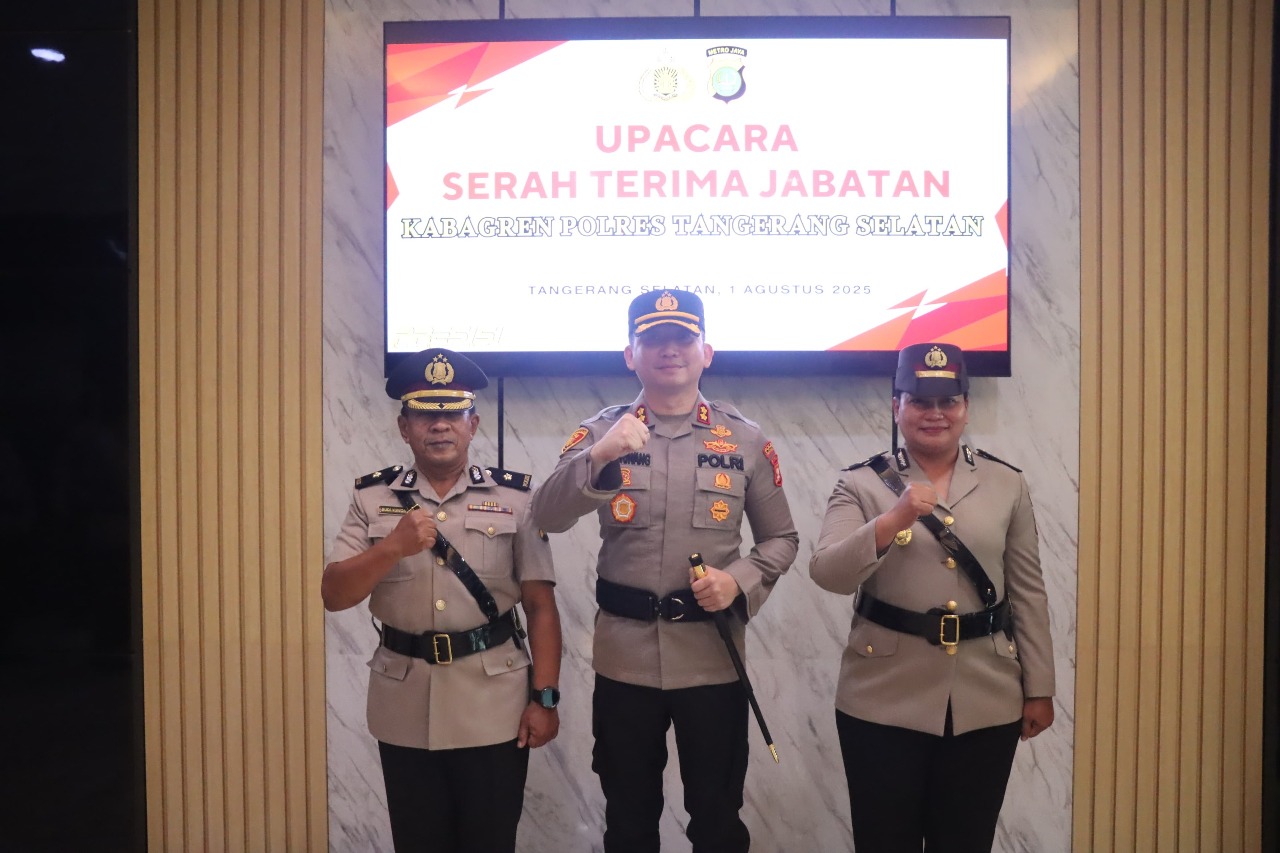 Kapolres Tangsel Pimpin Sertijab Kabag Perencanaan Kapolres Tangerang Selatan, AKBP Victor D.H. Inkiriwang, memimpin langsung upacara serah terima jabatan (Sertijab) Kepala Bagian Perencanaan (Kabag Ren) Polres Tangsel pada Selasa (5/8).