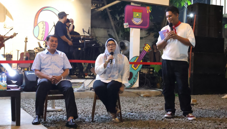 Kaum Milenial Didorong Tingkatkan Kesadaran Taat Membayar Pajak Bupati Tangerang, Moch Maesyal Rasyid, bersama Wakil Bupati Tangerang, Intan Nurul Hikmah, tampak menghadiri acara 'Tangkab Moment' pada Jumat (8/8) malam.