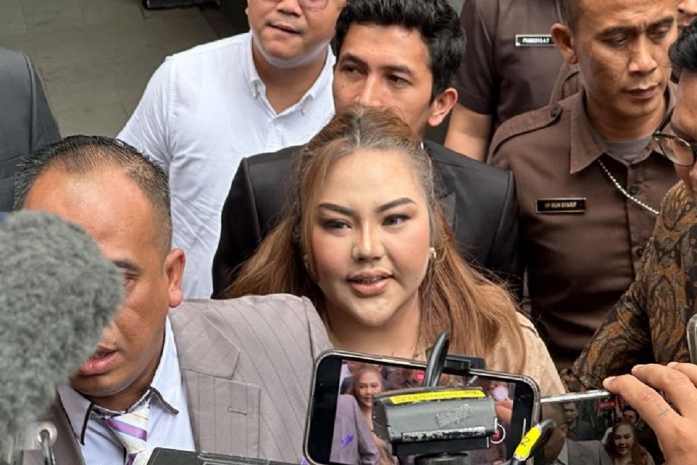 Lisa Mariana berada di Gedung KPK. Foto : Ist
