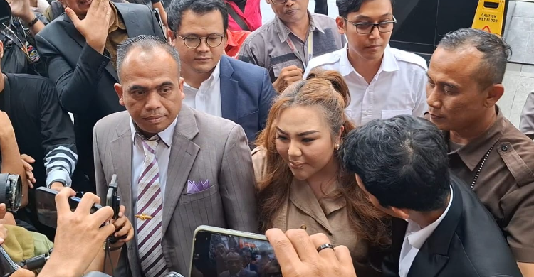 Lisa Mariana Tiba di KPK, Janji Bakal Kooperatif Lisa Mariana ketika datang di Gedung KPK. Foto : Ist