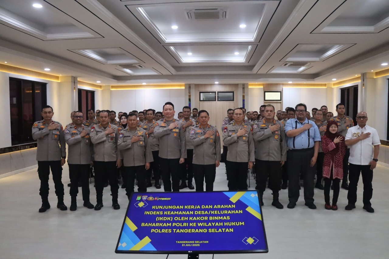 Mabes Polri Tekankan Implementasi Keamanan Kelurahan Di Tangsel Korps Pembinaan Masyarakat (Kakorbinmas) Baharkam melakukan kunjungan kerja ke Mapolres Tangerang Selatan (Tangsel) Jumat (1/8).