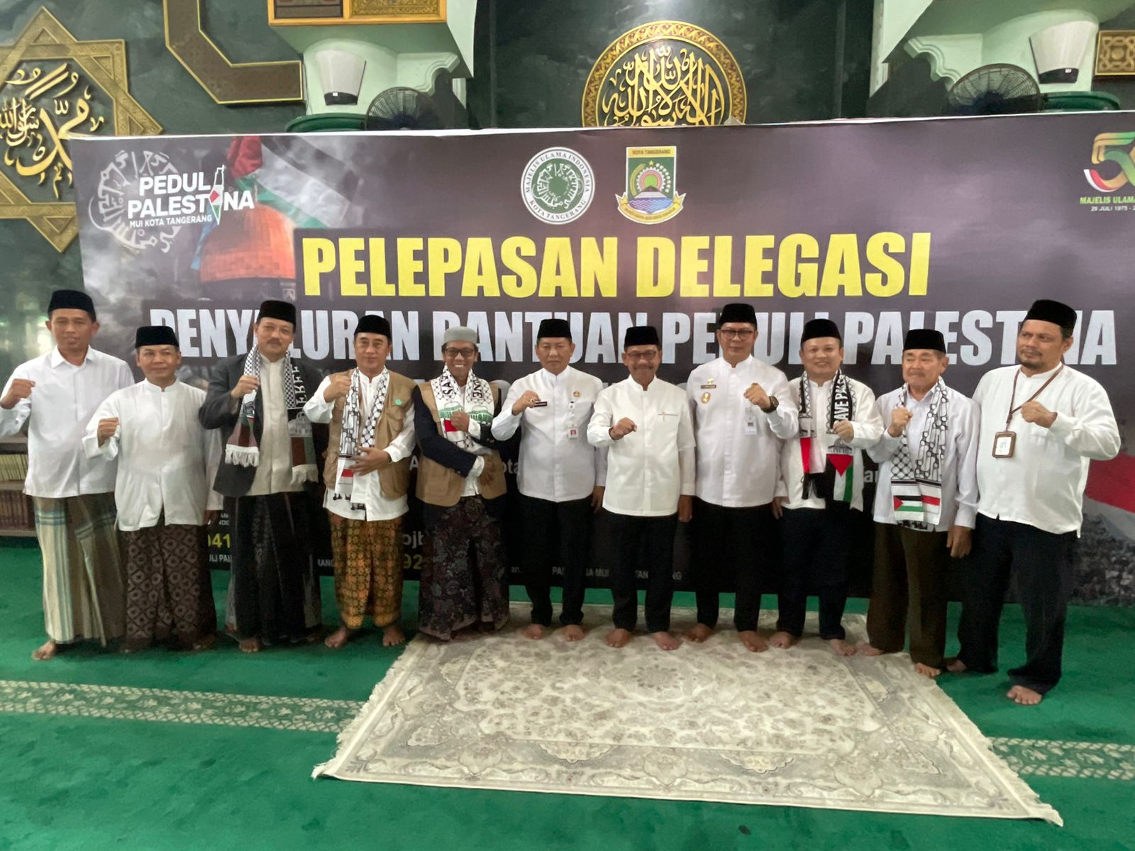 MUI Kota Tangerang Kirimkan Bantuan ke Palestina, Turidi Ingin Pastikan Sampai ke Tujuan MUI secara resmi mengirimkan bantuan untuk Palestina. (ist)