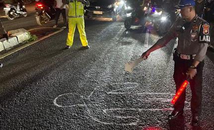 Nahas, Pemotor Tewas Tertabrak Mobil Akibat Gagal Menyalip di Depok Foto : Ist
