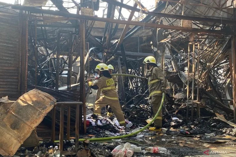 Pasar Taman Puring saat kebakaran. Foto : Ist