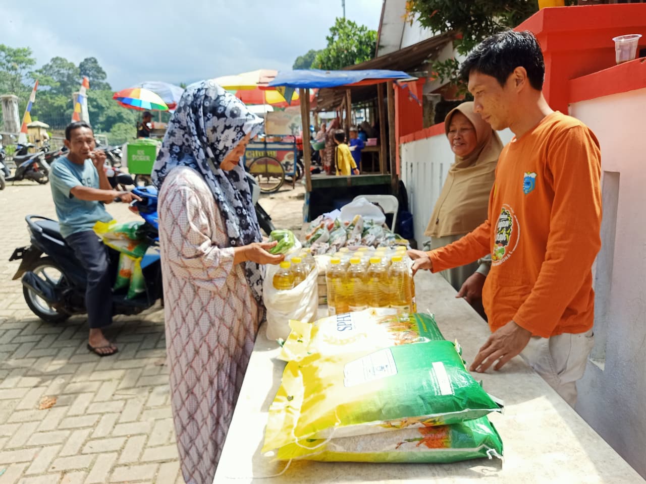 Pemkab Pandeglang Gelar Gerakan Pangan Murah Serentak Gerakan Pangan Murah (GPM) yang dilaksanakan inas Pertanian dan Ketahanan Pangan (DPKP) bersama Komando Distrik Militer (Kodim) 0601/Pandeglang, Minggu (30/8/2025).(Istimewa)