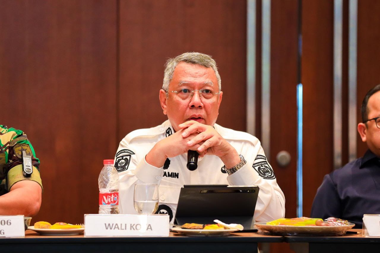 Pemkot Targetkan Pertumbuhan Ekonomi 4 Persen Wali Kota Tangsel, Benyamin Davnie menargetkan pertumbuhan ekonomi naik 4 persen di tahun ini, Kamis (28/8)