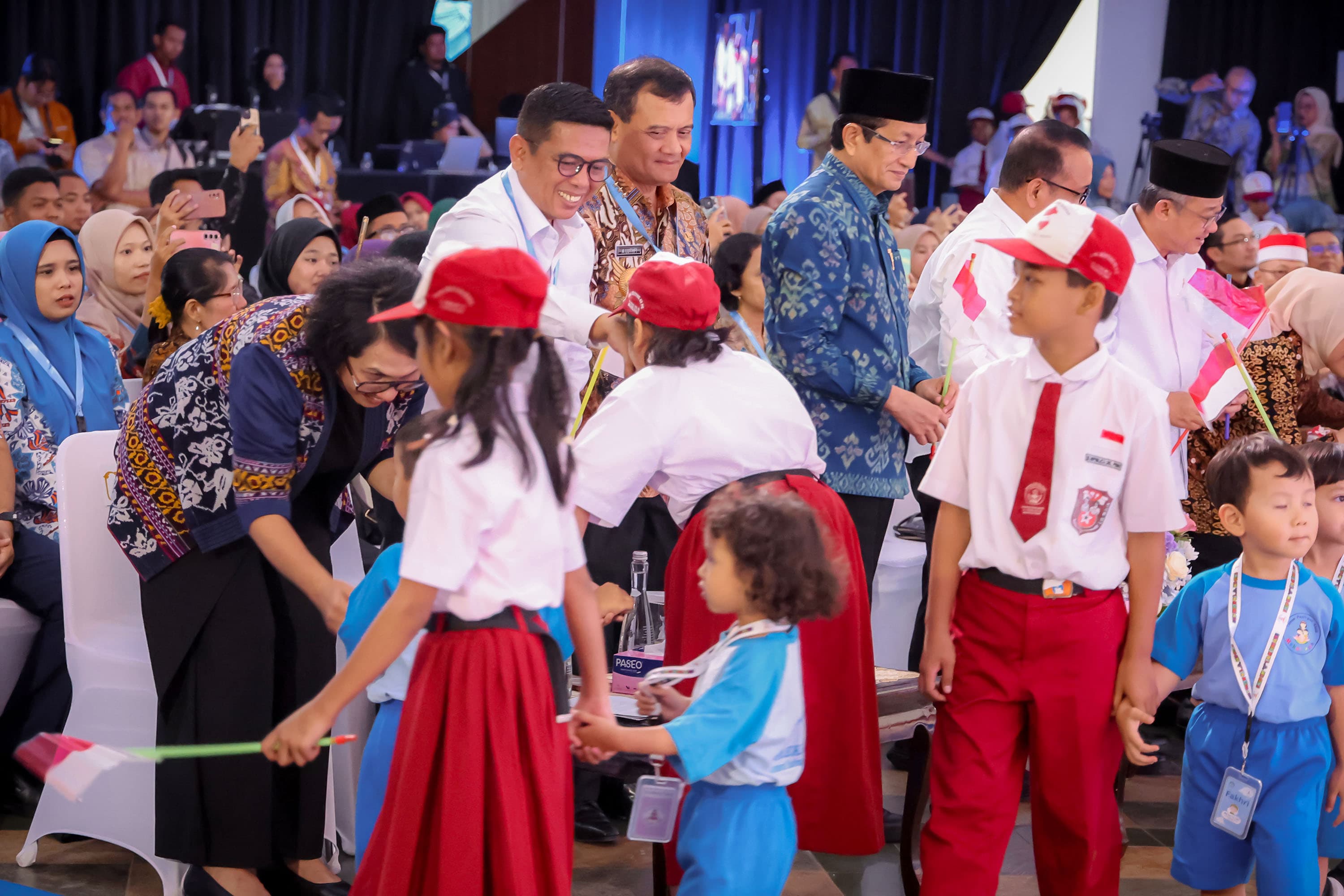 Pemprov Banten Terus Tingkatkan Kapasitas dan Kesejahteraan Guru Gubernur Banten Andra Soni saat menghadiri acara Penyerahan Kado HUT RI dari Presiden Untuk Guru di Jakarta. Foto : Humas Prov