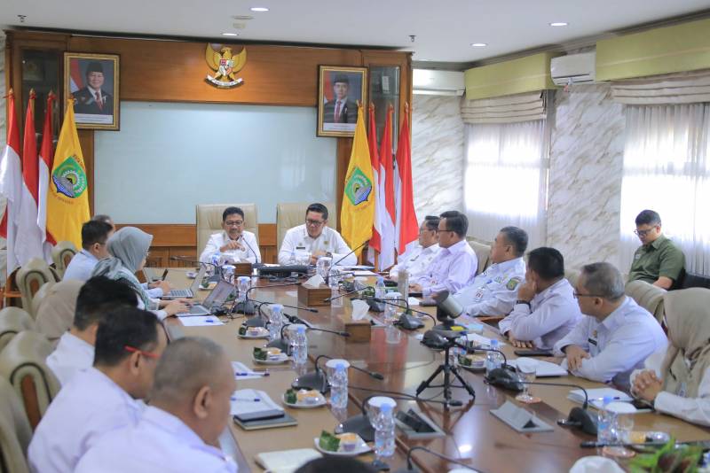 Rapat Pleno TPAKD bersama Wali Kota Tangerang Sachrudin. Foto : Ist