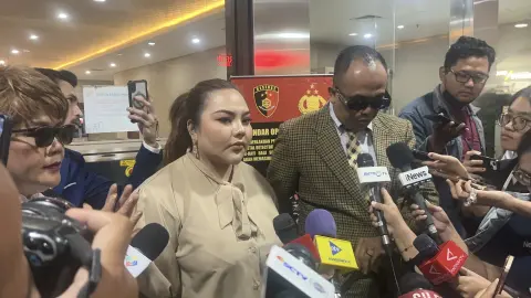 Lisa Marlina saat datang di Gedung KPK Jumat (22/8/2025) lalu. Foto : Ist