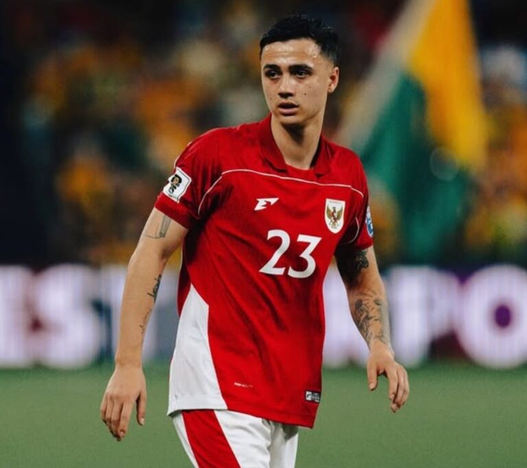 Persib Bandung Resmi Rekrut Bek Timnas Eliano Reijnders Bek Timnas Eliano Johannes Reijnders kini berseragam Persib. Foto : Ist