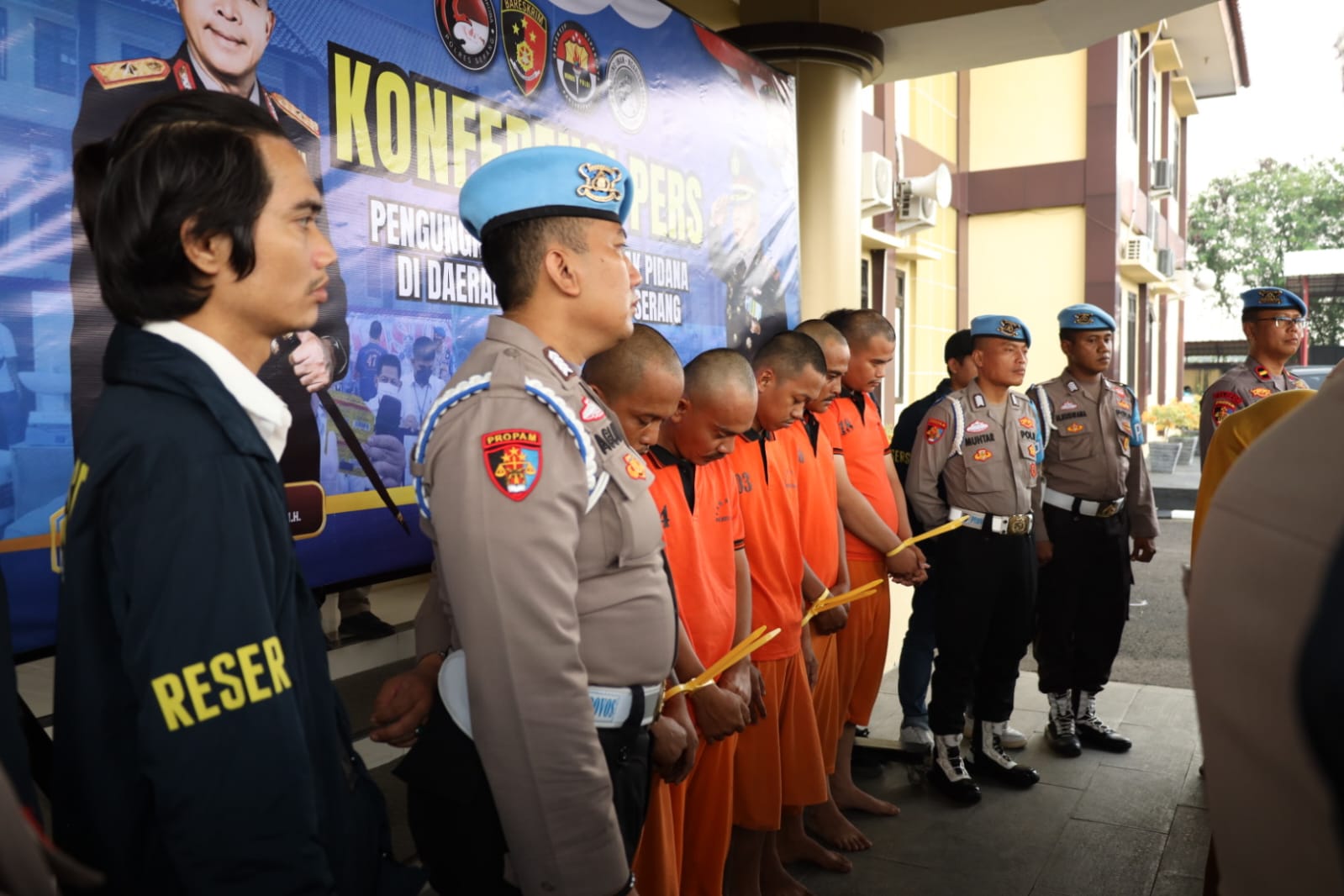 Konferensi pers bersama Polda Banten, di Mako Polres Serang, Senin (25/8/2025).(Istimewa)