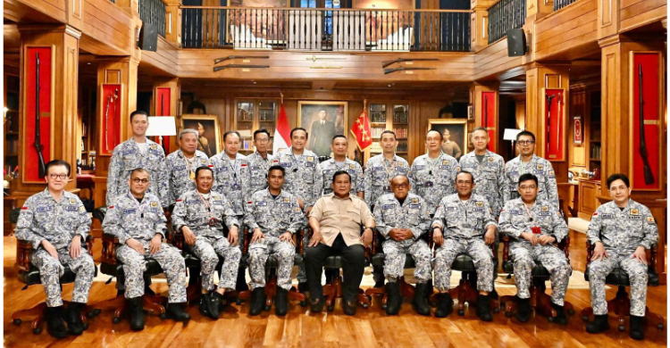 Presiden Prabowo bersama Peserta Retreat KADIN di Hambalang, Bogor. Foto : Ist