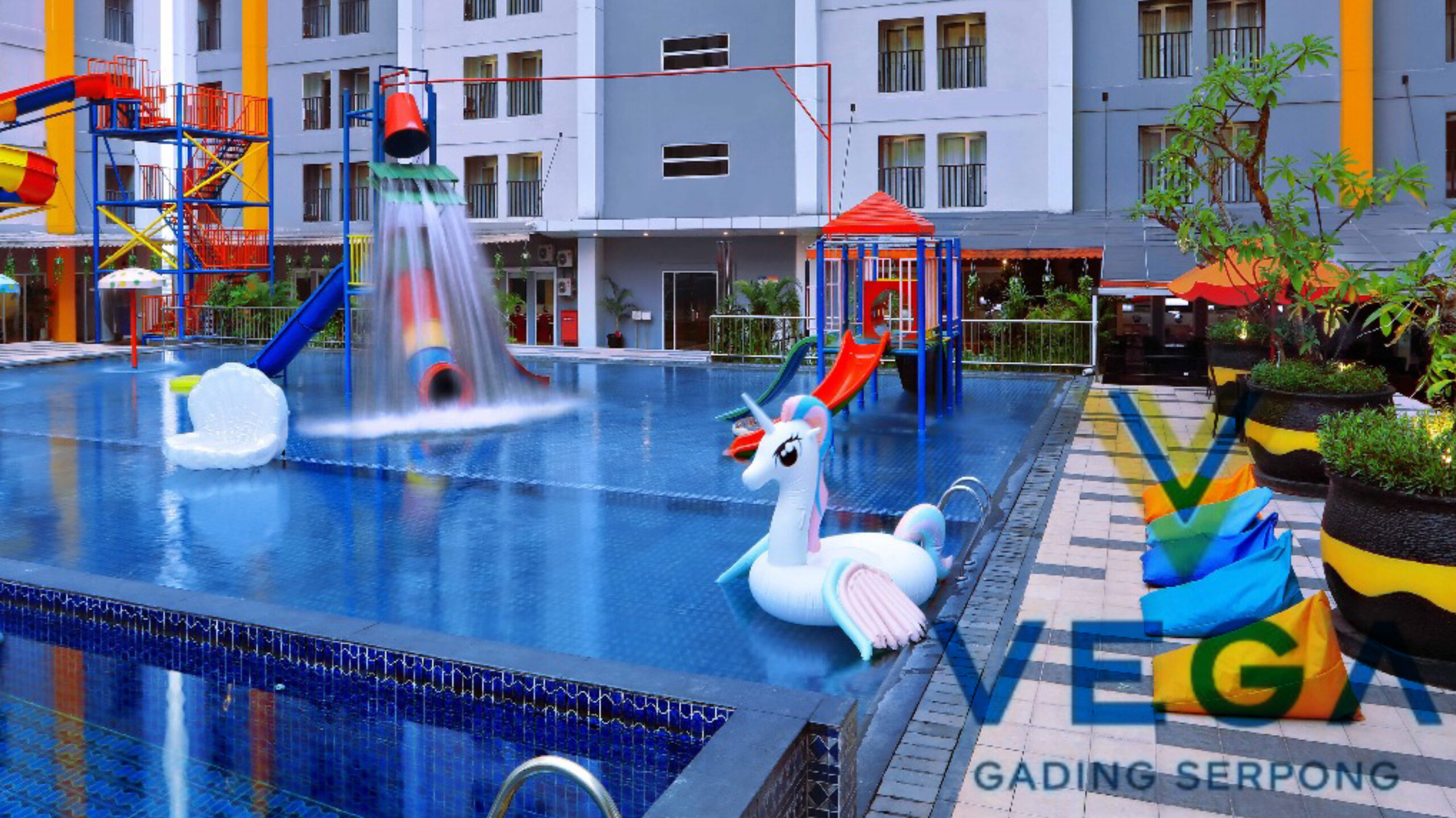 Promo Merdeka Vega Hotel Gading Serpong Fasilitas kolam renang anak lengkap dengan wahana permainan air di Vega Hotel Gading Serpong. (Ist)