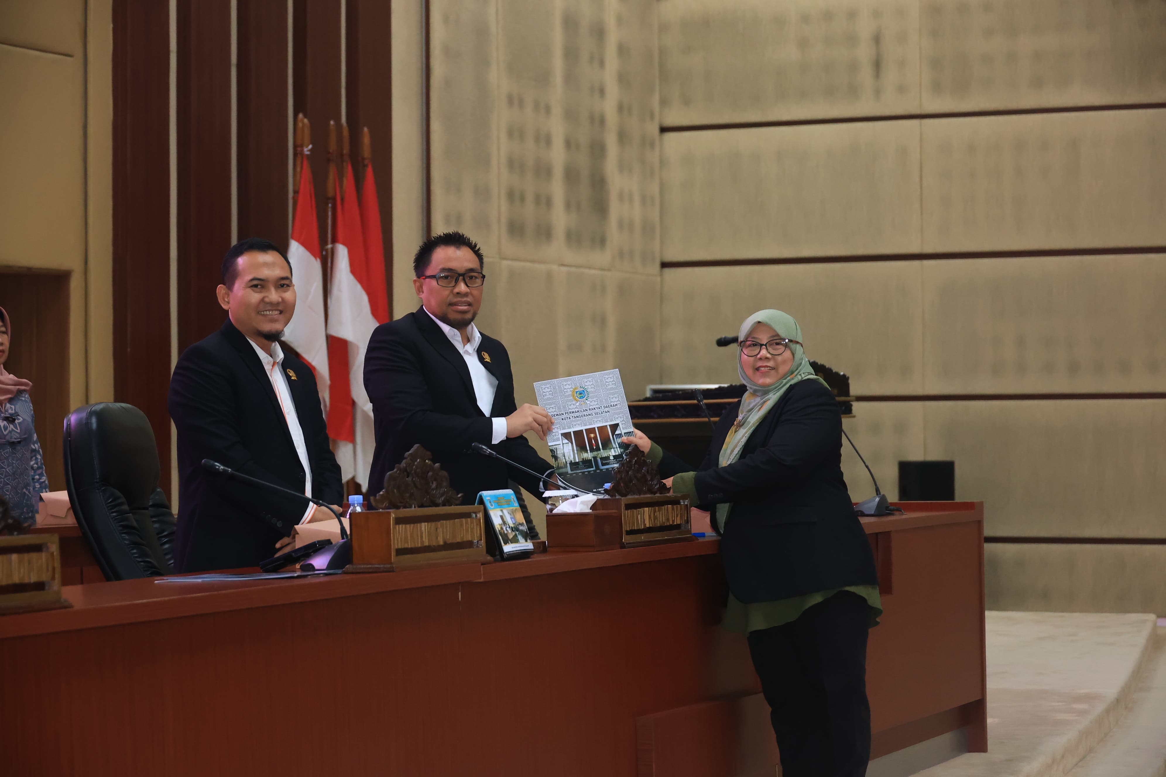 Raperda Fasilitasi Pesantren Mulai Diparipurnakan di DPRD Tangsel Foto : Idral/TP