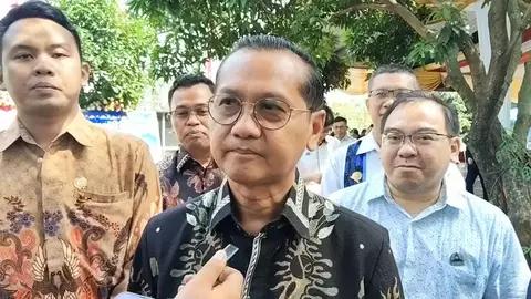 Resmikan Vihara Di Parigi Baru, Dirjen Binmas Budha Ajak Warga Jaga Kerukunan Direktur Jenderal Bimbingan Masyarakat (Dirjen Binmas) Buddha Kementerian Agama, Supriyadi meresmikan Vihara Siddharta yang berlokasi di Parigi Baru, Kecamatan Pondok Aren, Senin (11/8).