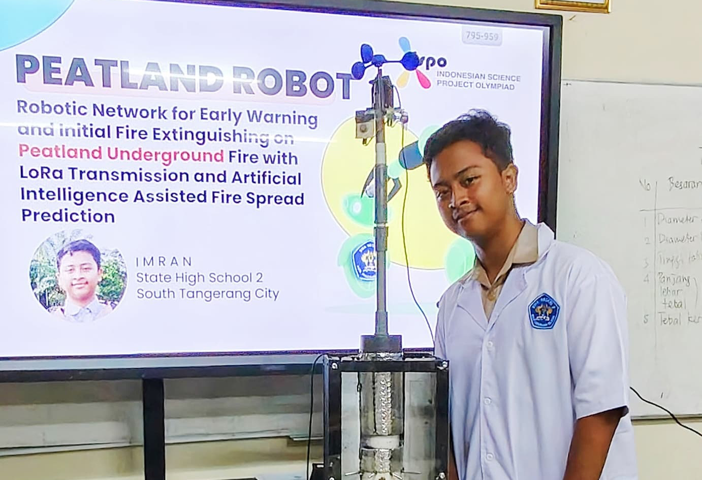Robot Gambut Karya Pelajar Tangsel Raih Perunggu Di Inggris Imran, siswa Tangsel berhasil meraih prestasi dalam ajang internasional di Inggris, Kamis (28/8)