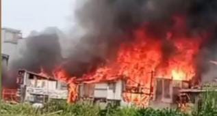 Sejumlah Rumah Semipermanen di Tangerang Ludes Terbakar Foto : Ist