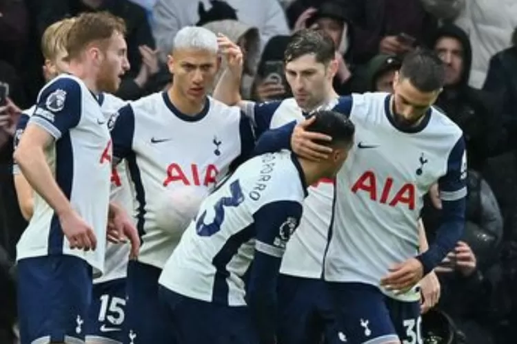 Spurs Menang,Tottenham Hotspur Melempem Skuad Tottenham Hotspur tertunduk lesu, usai kalah 1-0 dari Spurs. Foto : Ist