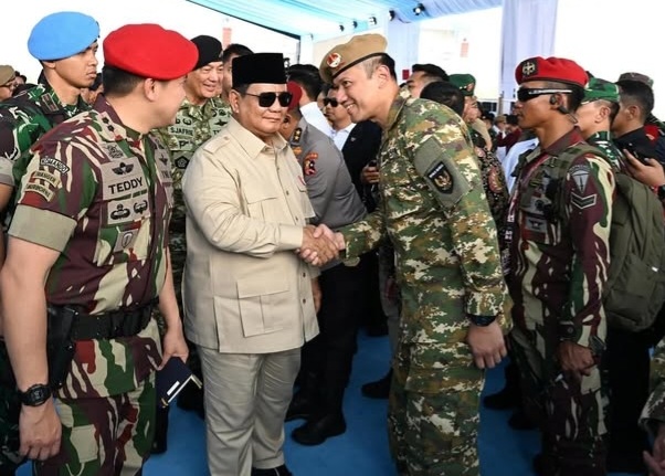 Tak Disalami Gibran, AHY: Baik-baik Saja Menteri Koordinator Bidang Infrastruktur dan Pembangunan Kewilayahan Agus Harimurti Yudhoyono saat hadir di acara Upacara Gelar Pasukan Operasional dan Kehormatan Militer di Lanud Suparlan, Pusdiklatpassus, Batujajar. Foto : Ist