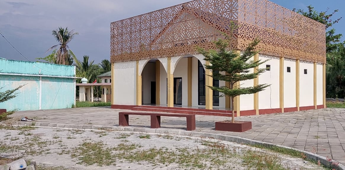 Dibangun Puluhan Miliar Rupiah, Rest Area Panimbang Justru Terbengkalai Situasi rest area Panimbang tak ada aktivitas, dan malah terkesan terbengkalai karena terlihat tak terawat, kemarin.
