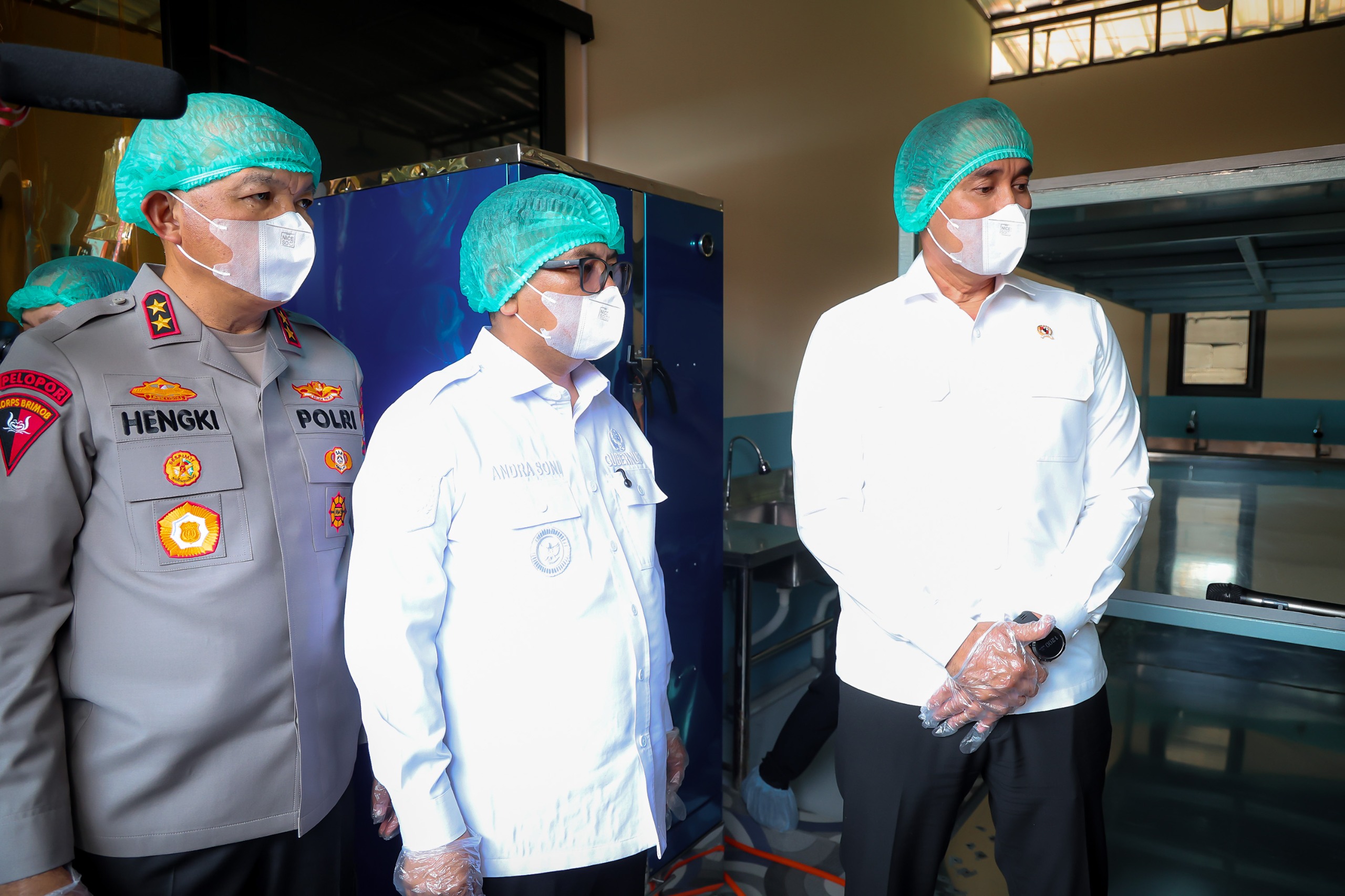 Gubernur Banten Andra Soni (tengah) pada peresmian Satuan Pelayanan Pemenuhan Gizi (SPPG) Badan Narkotika Nasional (BNN) Karya Padarincang Bersinar di Kampung Cigadel, Desa Curug Goong, Kecamatan Padarincang, Kabupaten Serang. Foto : Humas Pemprov