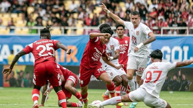 Laga Arema FC vs Persis Solo. Foto : Ist