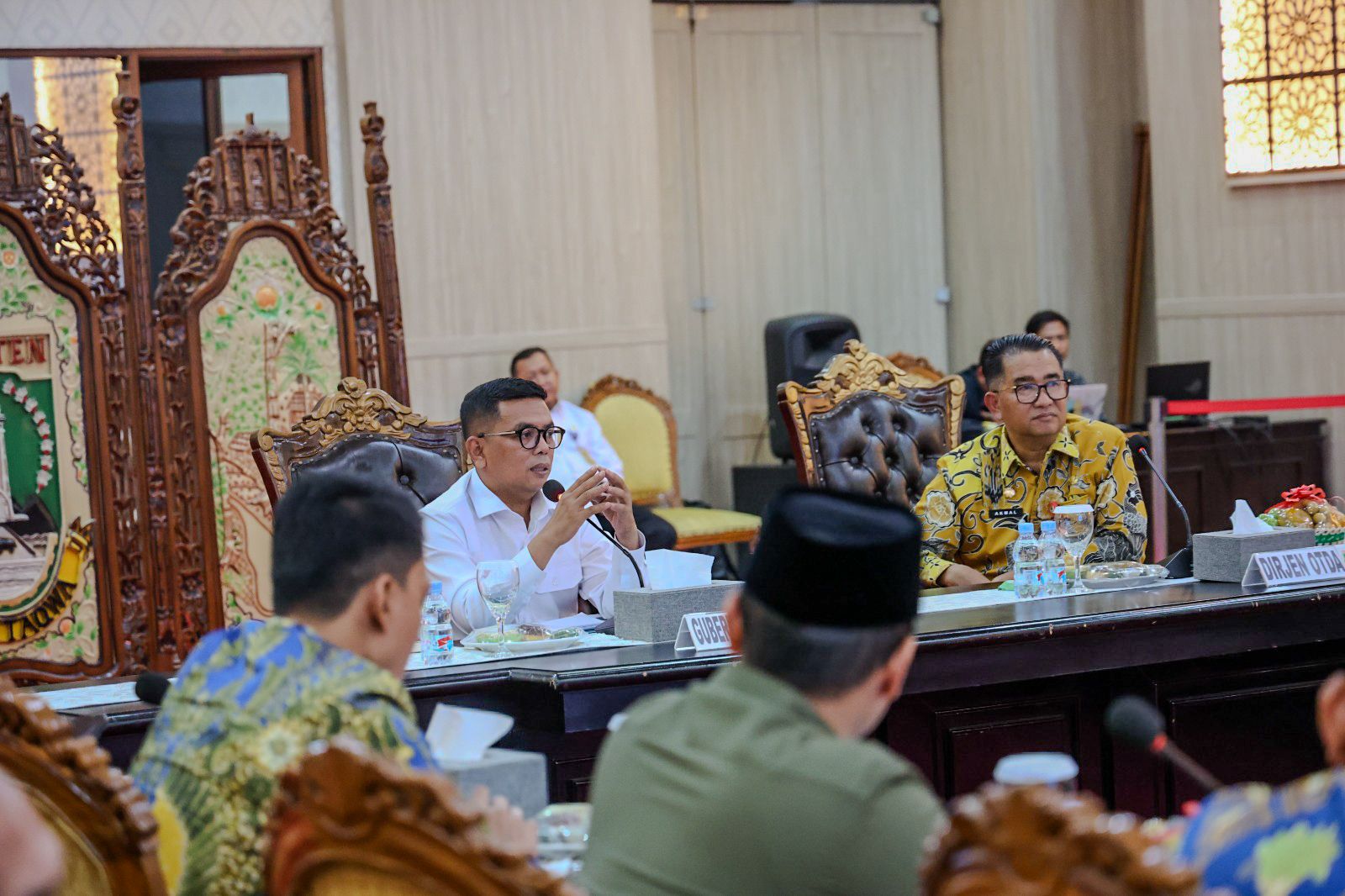 Gubernur Andra Soni dalam Rapat Koordinasi Peningkatan Peran Satuan Pelindungan Masyarakat (Satlinmas) di Wilayah Provinsi Banten. Foto : Hunas Pemprov